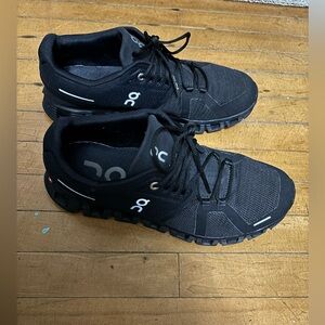 On Cloud 5 running shoes triple black size 7 men sneakers
